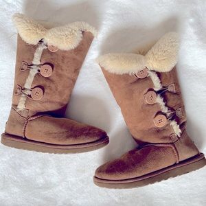UGG Bailey Button Triplet Boot Sz 7 Chestnut Suede Tall Three Button